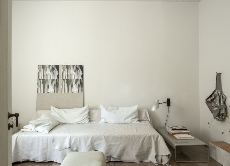 Designer-Michaela-Scherrer-guest-room-home-office-LA- 3-Remodelista