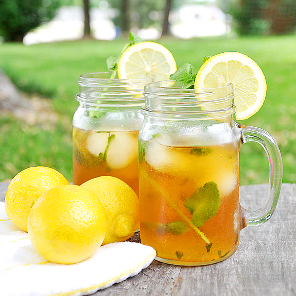 Iced-Tea-Recipe-with-Lemonade-Ice-Cubes1