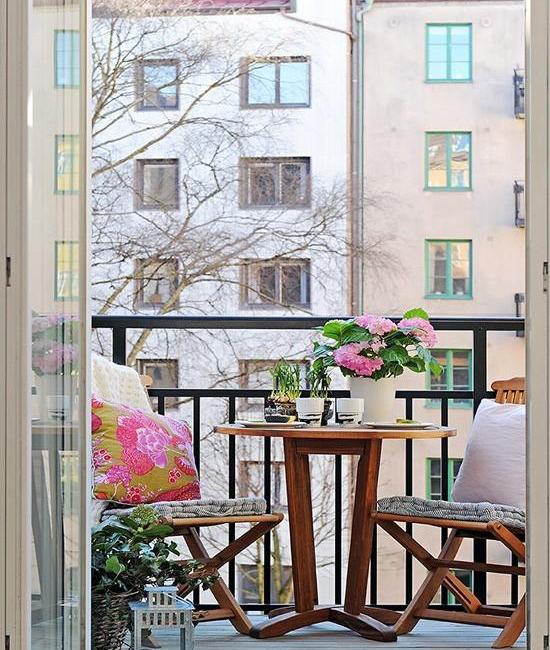 design-inspiration-small-apartment-balconies-L-6o9k0o