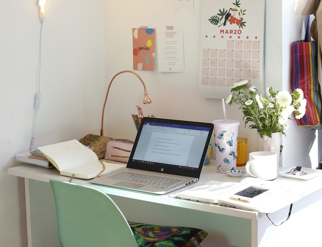 Mi Escritorio: Jimena Zapata, Genias