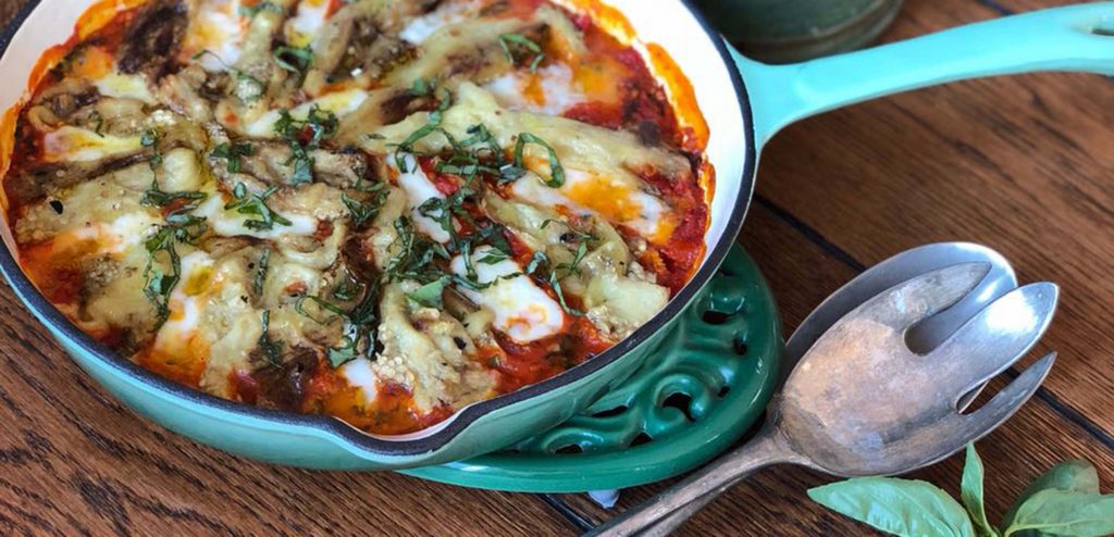 Receta de Berenjenas Ahumadas en Salsa de Tomate, Queso de Cabra y Tahini