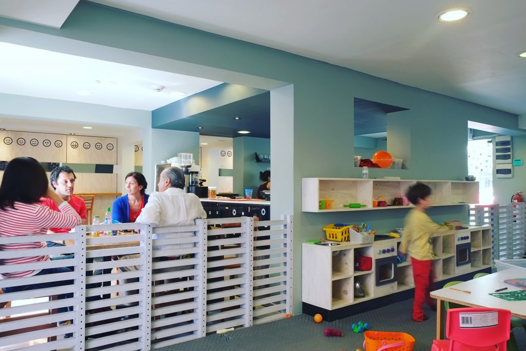 Estas 5 cafeterías familiares de Santiago dejarán felices a grandes y chicos