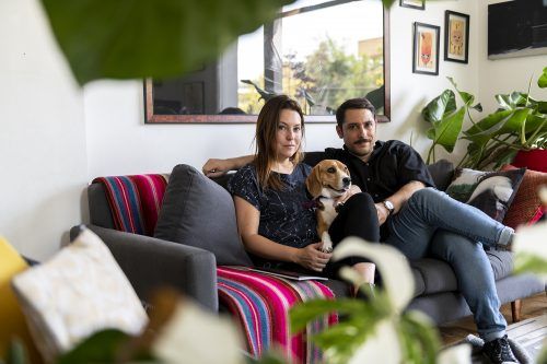 Cecilia Avendaño, Artista Visual, Felipe Cáceres, Fundador de La Tropeau y Pascale, una Beagle Girl
